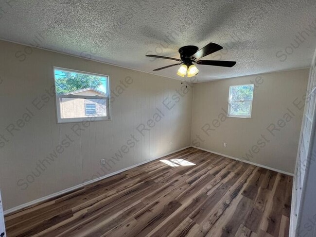 Building Photo - Beautiful Newly Renovated 3 Bedroom 2 Bath...