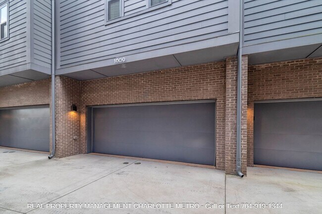 Building Photo - 1609 Parkwood Ave