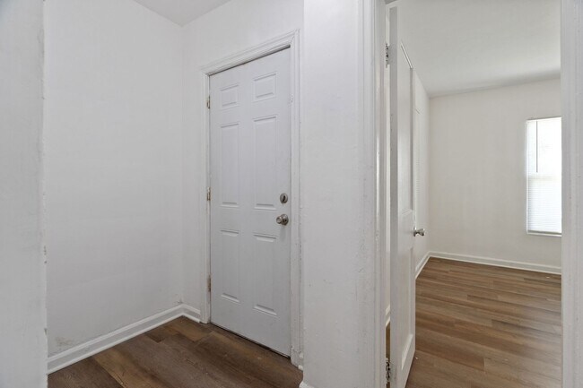 Building Photo - Charming 3BR/1B Single-Family Home