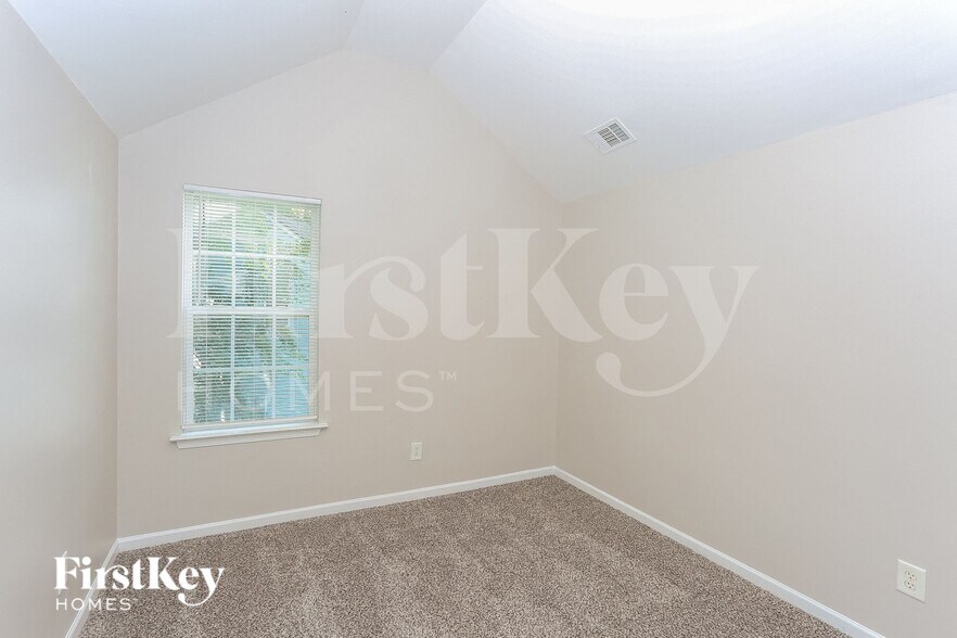 Building Photo - 8605 Royal Bluff Dr