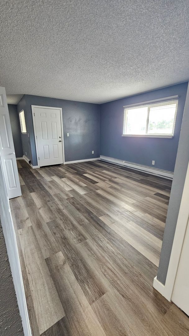 Building Photo - $500 OFF FIRST MONTH |$1545 - 3BR/1BA Pet-...