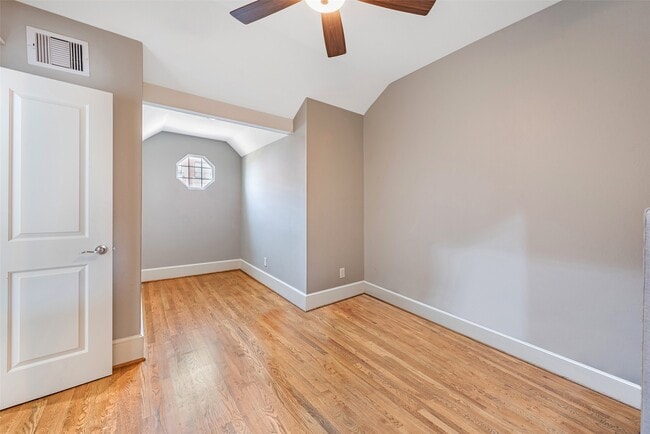 Building Photo - 212 W 6th St