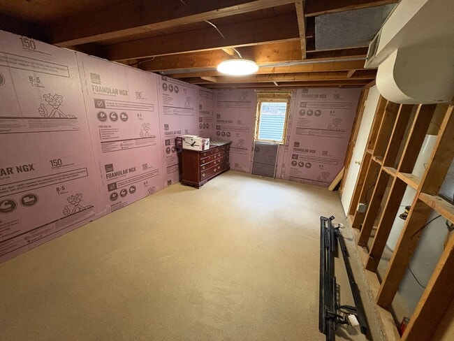 Building Photo - Spacious 4 Bedroom Home *Pet Friendly*