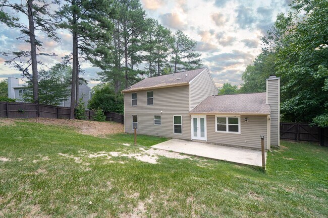 Building Photo - Spacious 3 bedroom home in desirable SW Durham! Super dog friendly with large fenced yard!