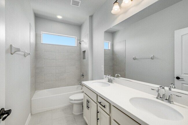 Building Photo - Beautiful home in Sierra Cove