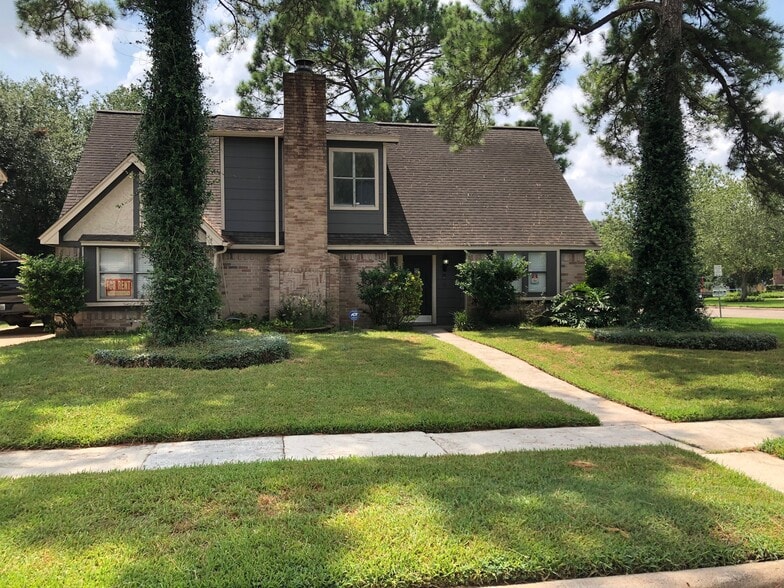 Building Photo - 10019 Golden Sunshine Dr