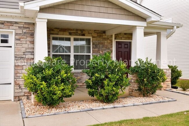 Building Photo - Spacious 3-Bed Home with Loft, Modern Kitc...