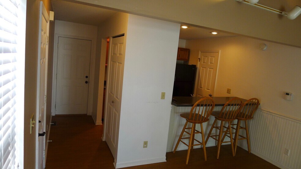 Building Photo - 204 Misty Cove