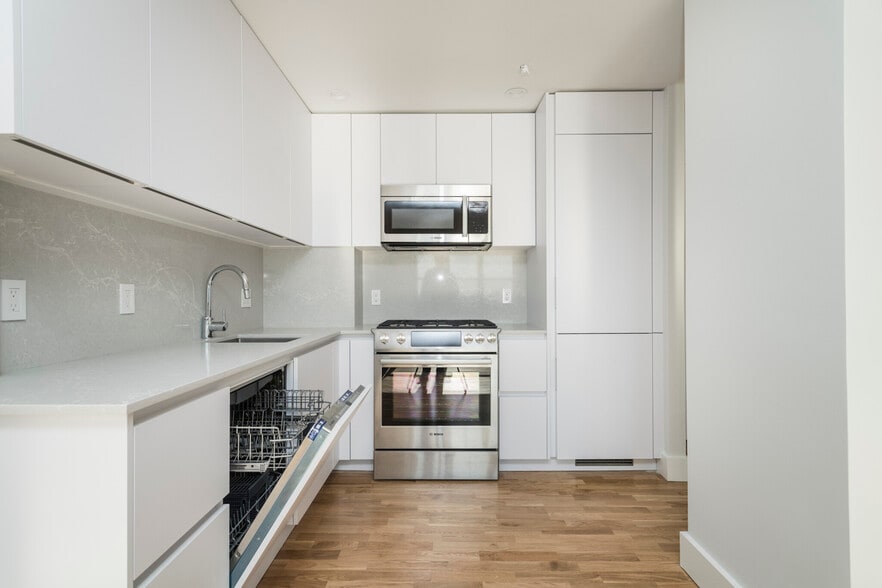 Building Photo - 1410 Columbia Rd