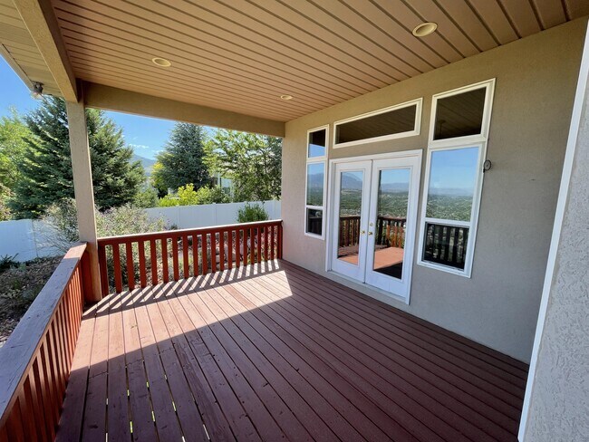 Building Photo - 561 Rocky Knoll Ln