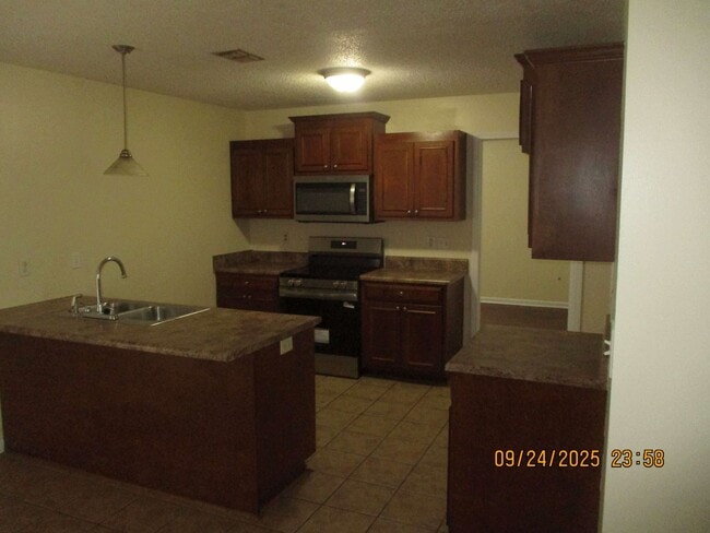 Building Photo - 228 Glade Ln