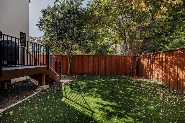 Building Photo - 2412 Wilson St