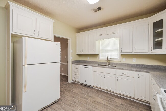 Building Photo - 315 Berkshire Dr