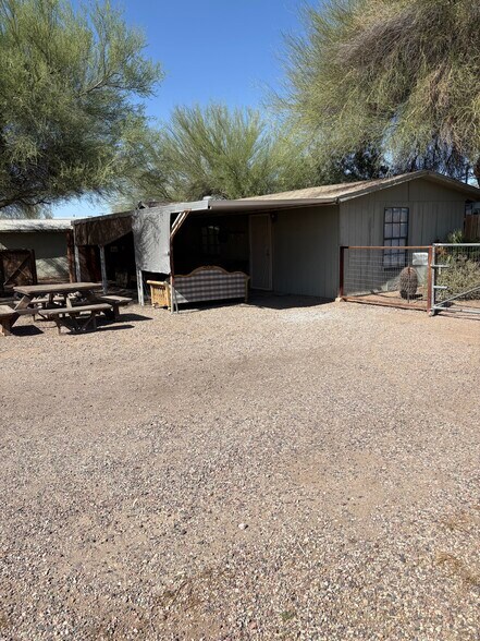 Building Photo - 250 S Grand Dr