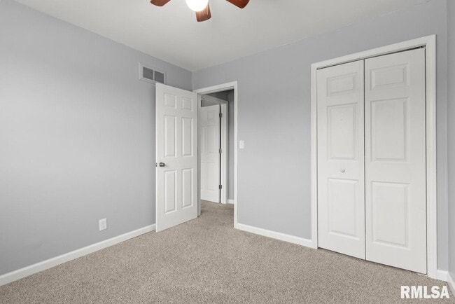 Building Photo - 2022 W Glen Ave