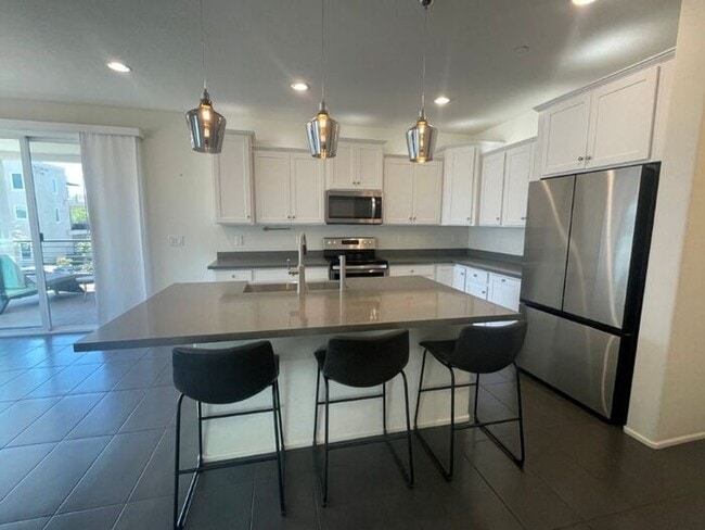Building Photo - 1250 Abbey Ln