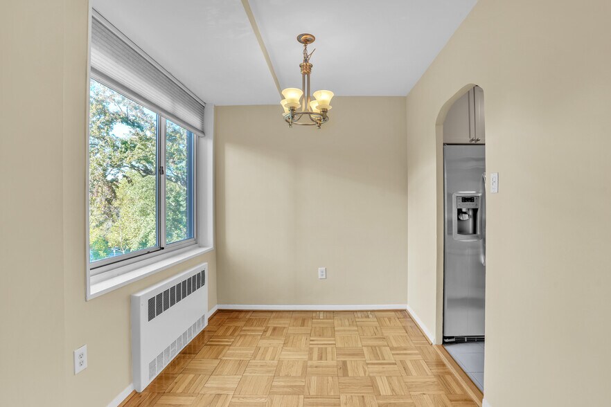 Building Photo - 4000 Tunlaw Rd NW