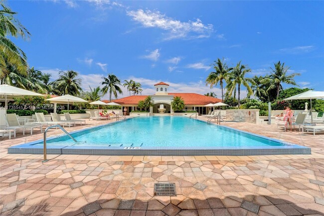 Building Photo - 20000 E Country Club Dr