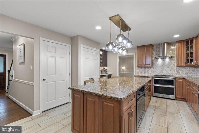 Building Photo - 9472 Lapstrake Ln