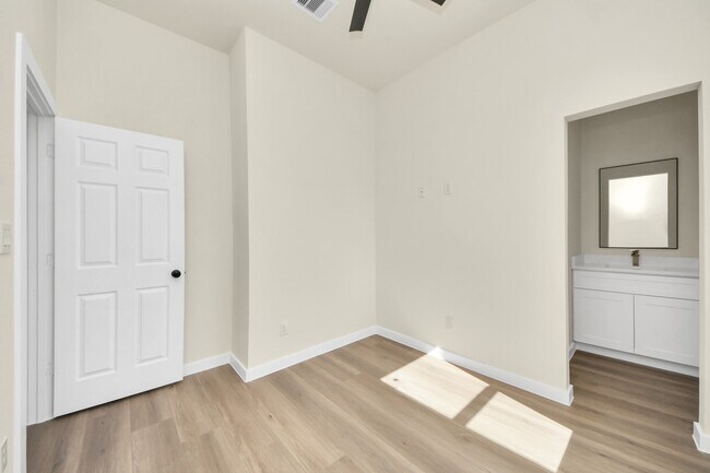 Building Photo - 8025 Peachtree St