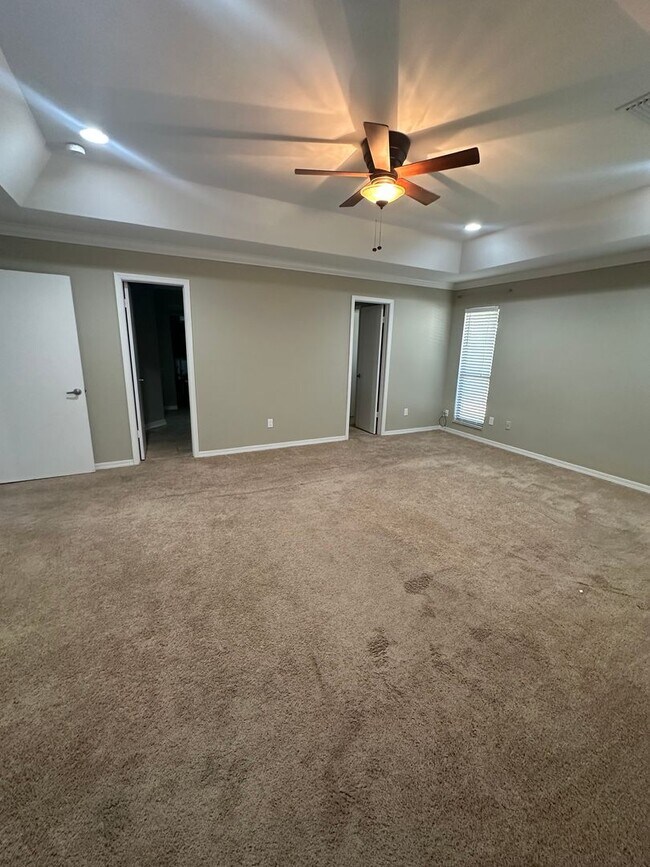 Building Photo - Great Location, Near St. John's River, Bea...