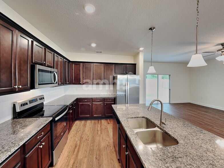 Building Photo - 2939 Hill Valley Ln