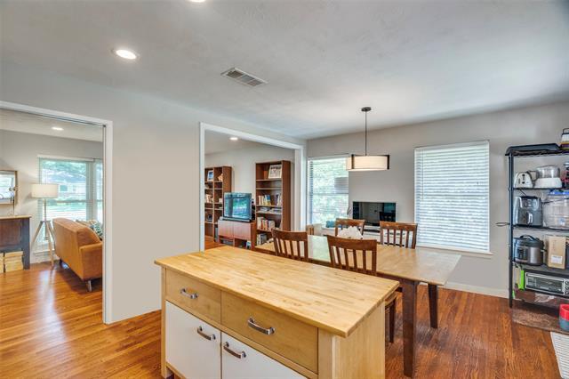 Building Photo - 9222 Livenshire Dr