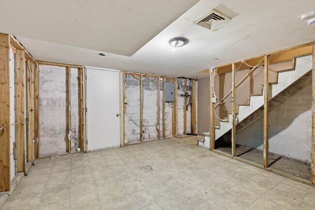 Building Photo - Cozy 2 Bedroom House Available Now!