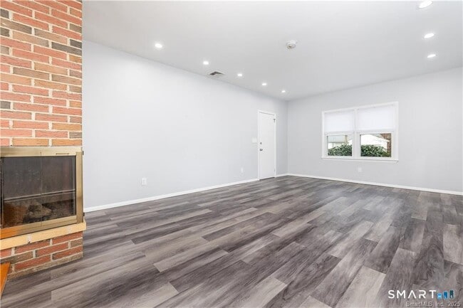 Building Photo - 129 W Ridge Dr