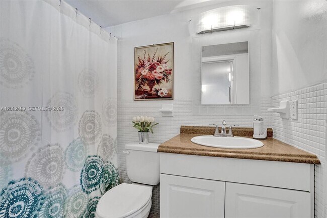 Building Photo - 2999 Point E Dr