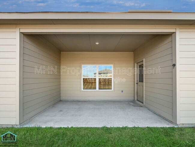 Building Photo - 1200 Legend Pass