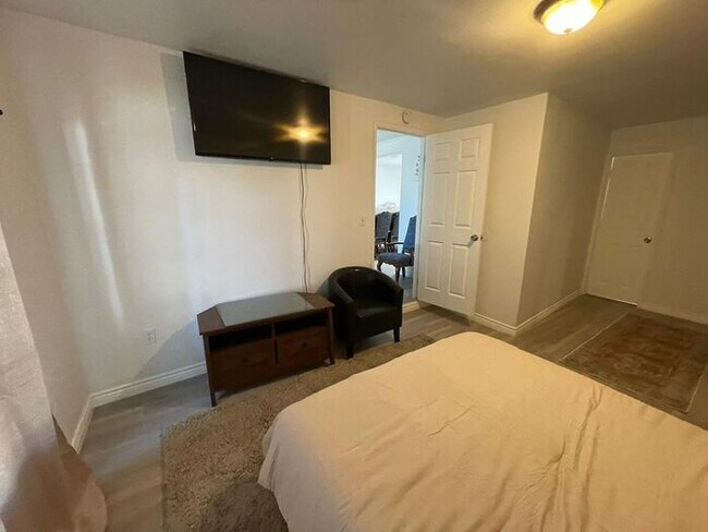 Building Photo - Fully Furnished House for Rent at 10953 Ca...