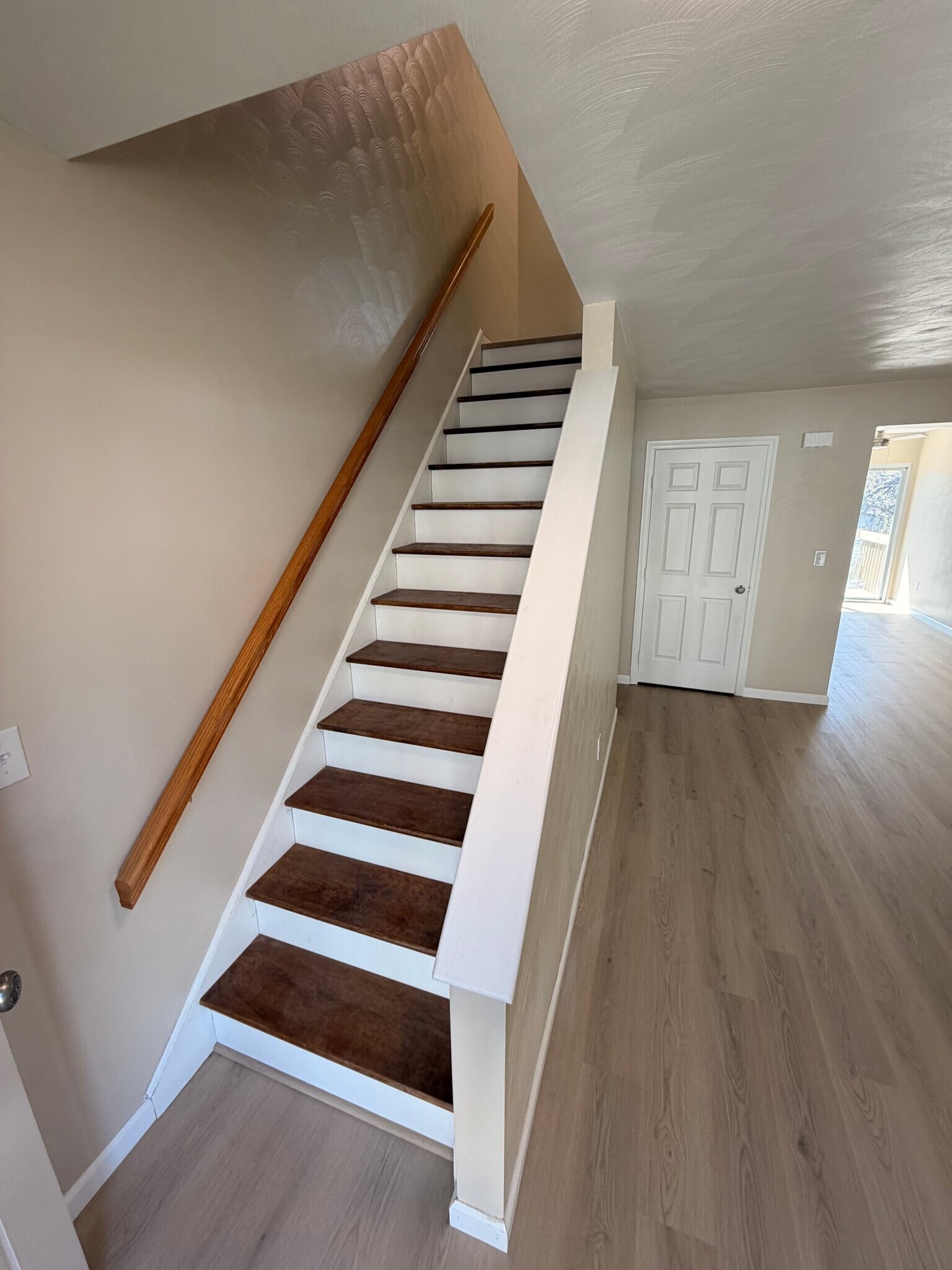 Building Photo - 1011 Pinoak Ct