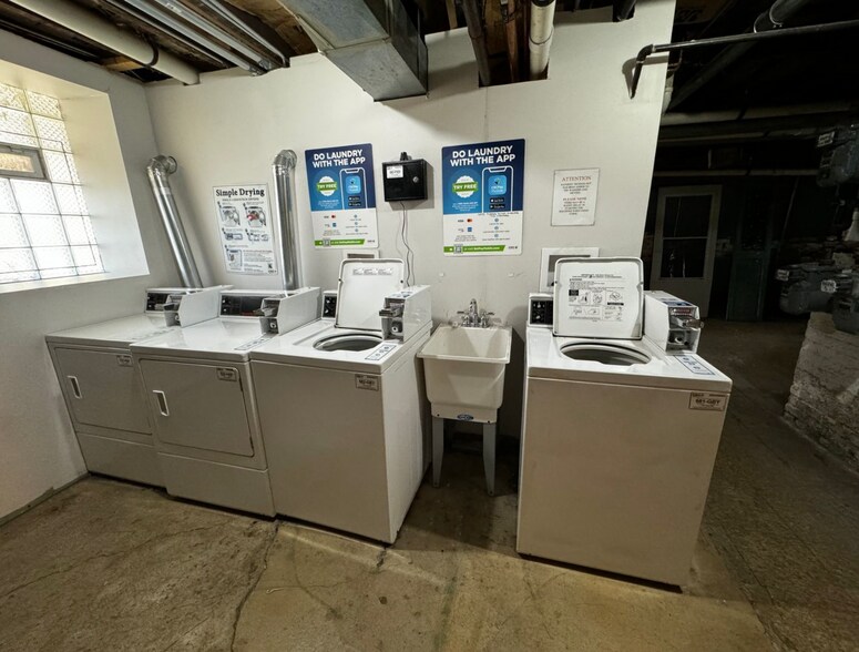 Building Photo - 4724 N Bernard St