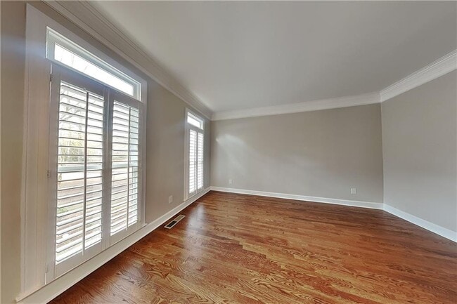 Building Photo - 500 Abernathy Oaks Way