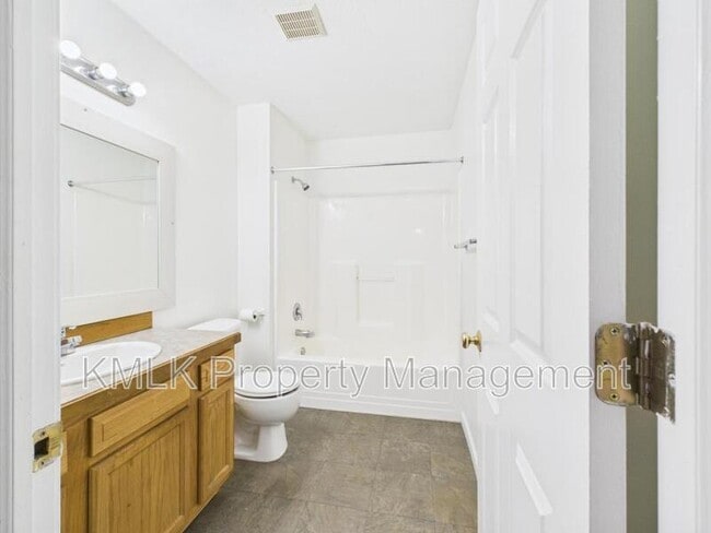 Building Photo - 288 Cross St