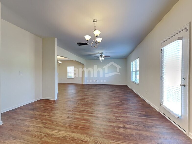 Building Photo - 147 Biscayne Terrace