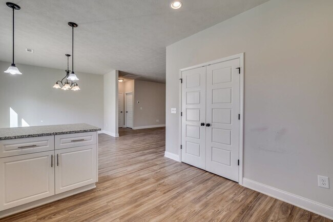 Building Photo - 340 Fox Haven Dr