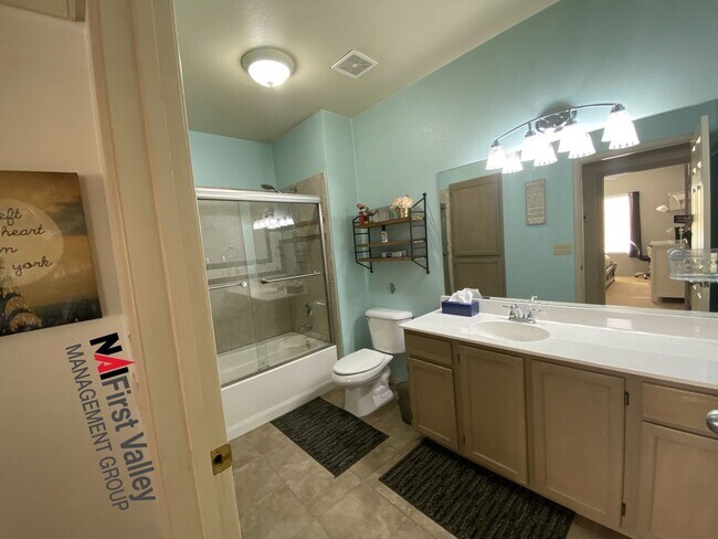 Building Photo - 1 Bedroom, 1 Bath Executive