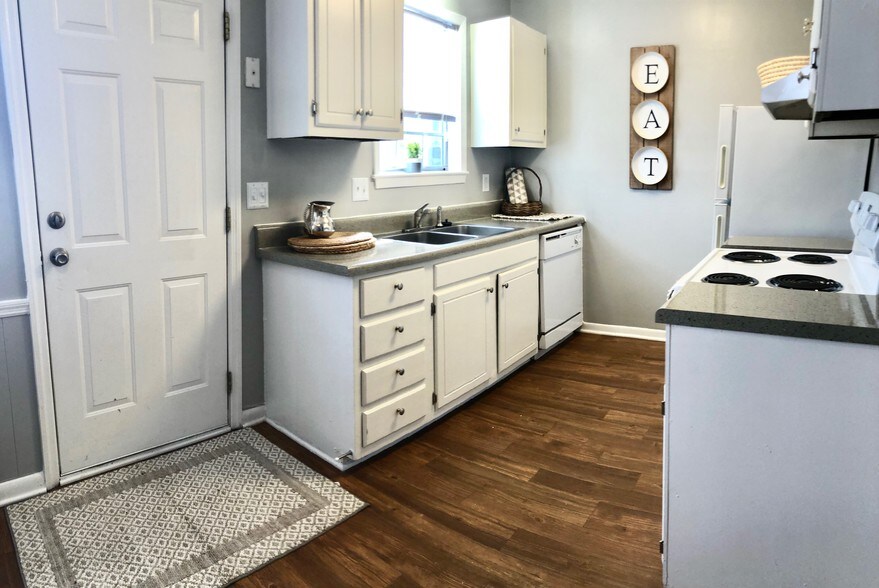 Patriots Place 3000 Harbour Lake Dr Goose Creek SC 29445 Apartment