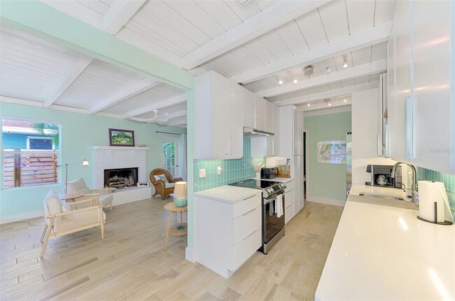 Building Photo - 5253 Avenida Del Mare
