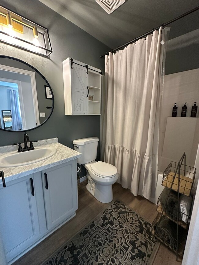 Building Photo - Beautiful 3/2 Home With Backyard Oasis!