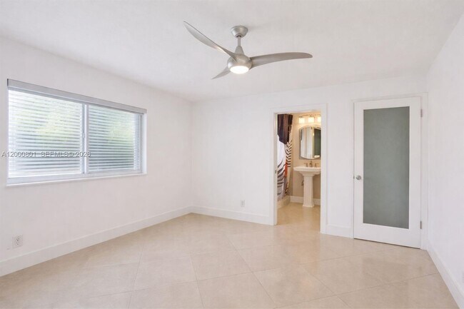 Building Photo - 417 NE 29th St