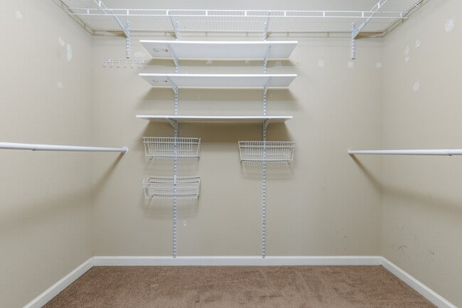 Building Photo - 2415 Bell Manor Dr SW