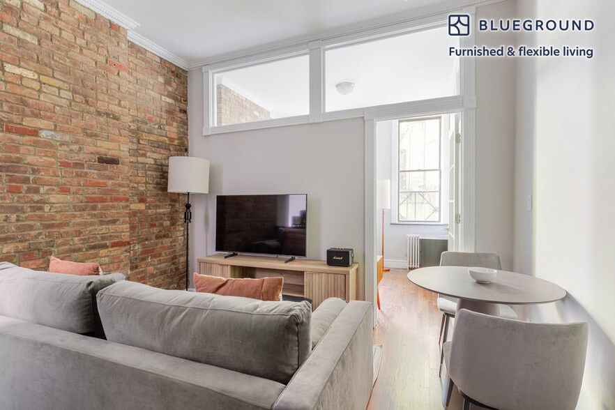 Building Photo - 248 Mott St