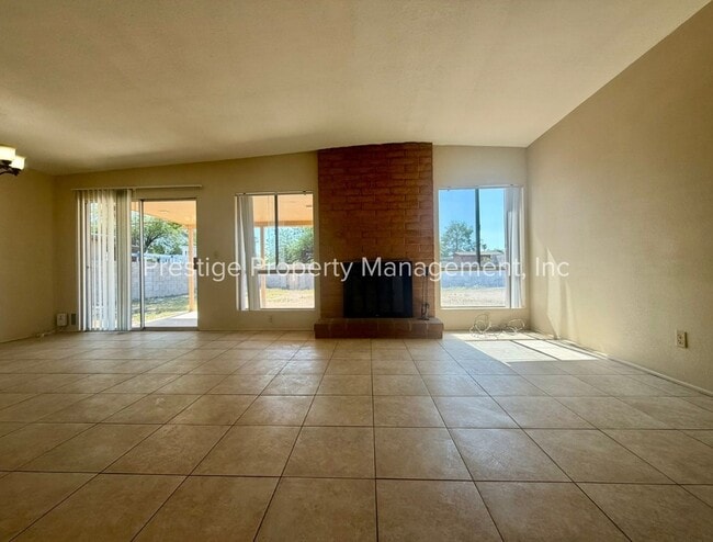 Building Photo - 2618 S Camino Seco