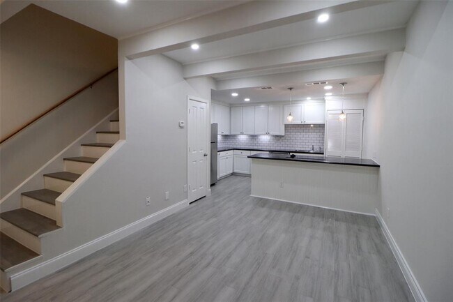 Building Photo - 5929 Queensloch Dr