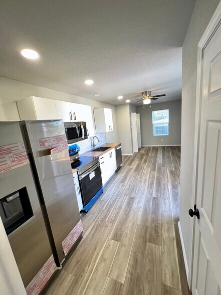Primary Photo - 3801 Meadowbrook Dr