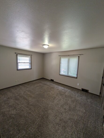 Building Photo - 4005 S Glenview Rd