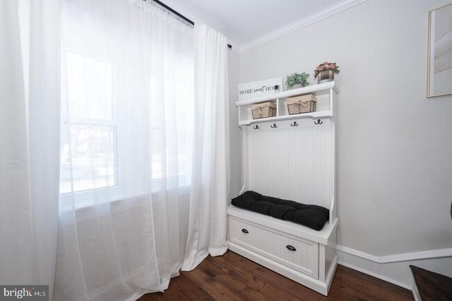 Building Photo - 227 E Hathaway Ln